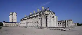 Le château de Vincennes, le siège du service historique de la Défense.